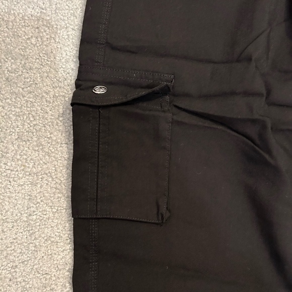MoFiz Size XL Black Cargo Capri Pants - Picture 12 of 13